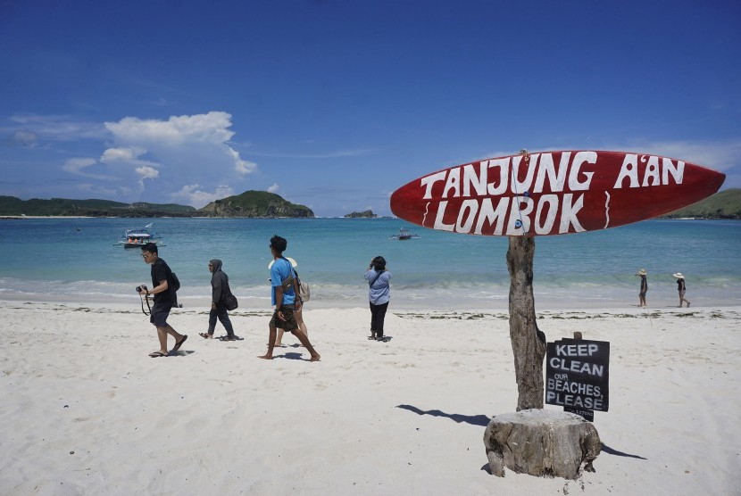 Pantai Tanjung Aan Lombok
